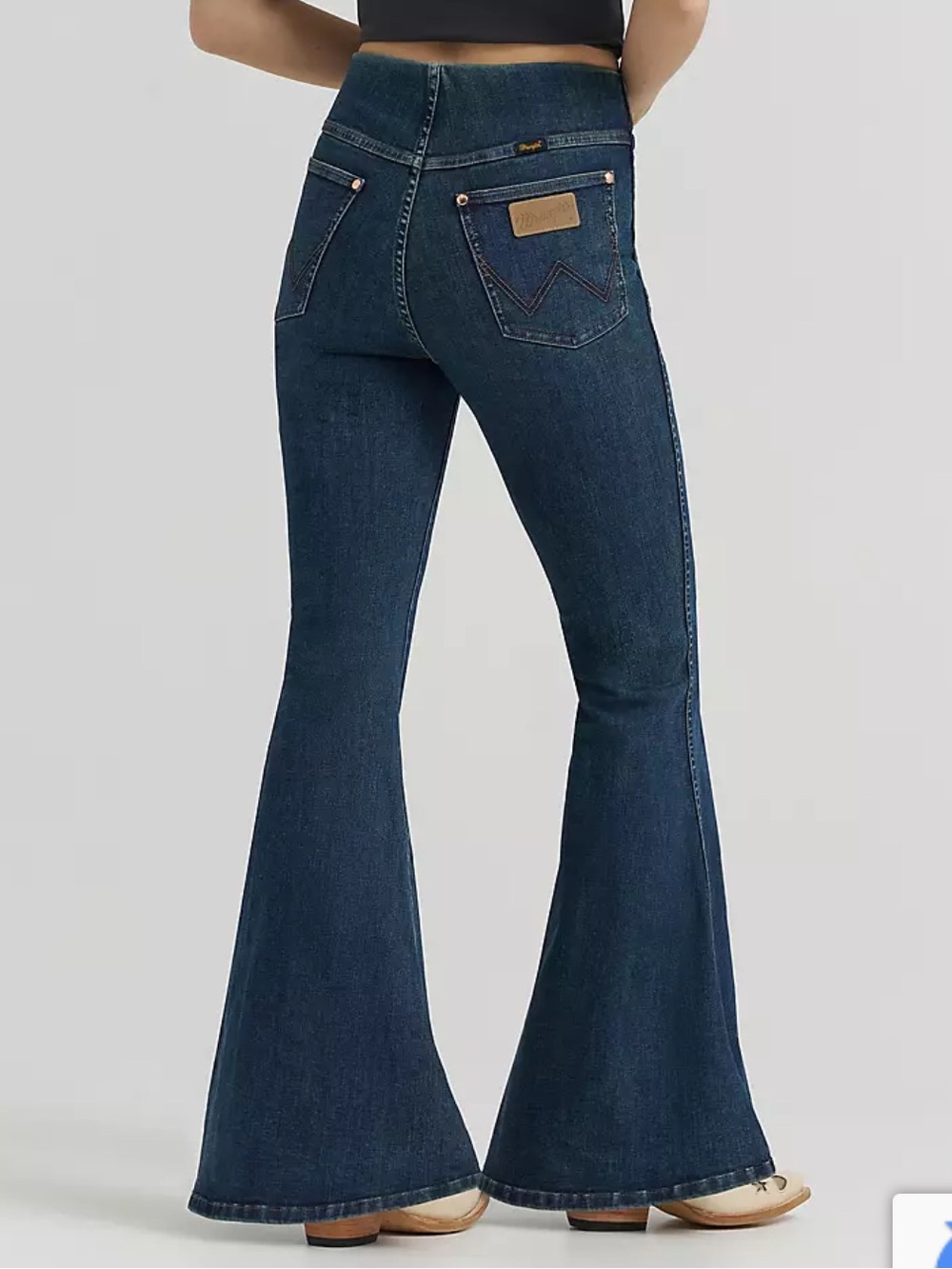 Wrangler X Lainey Wilson pull on flare jeans - Picture 3 of 14